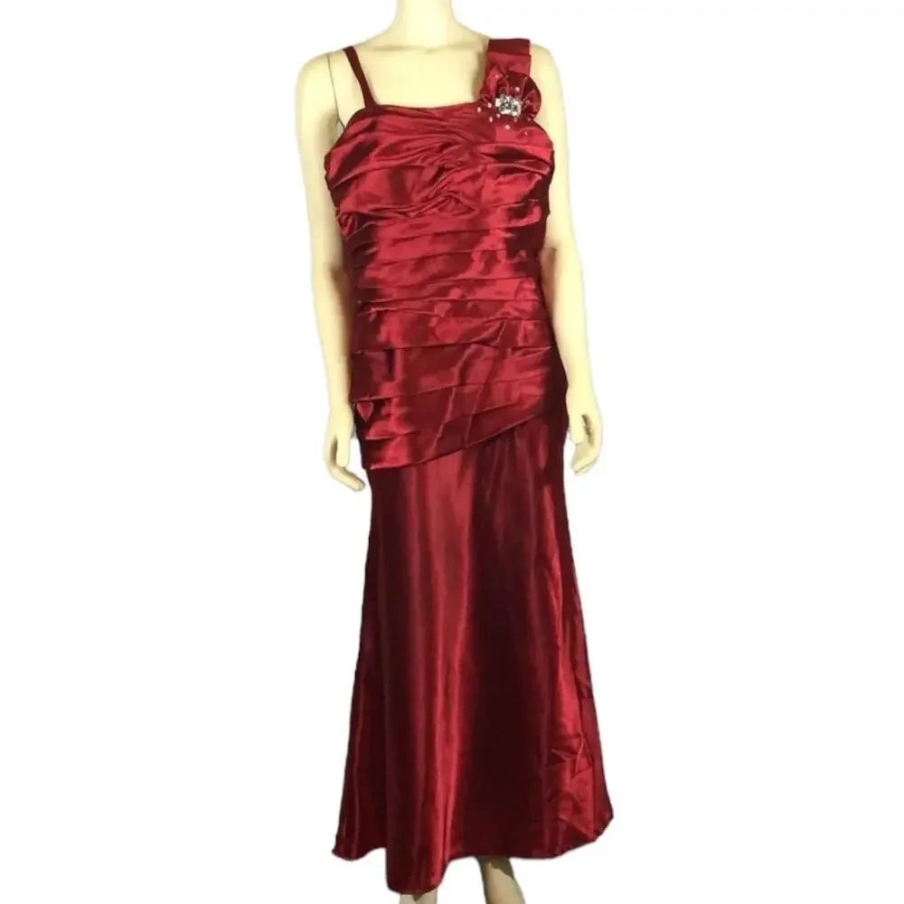 NWT Cindy Collection style 1230 in red sleeveless ruched jewelled size 2 XL